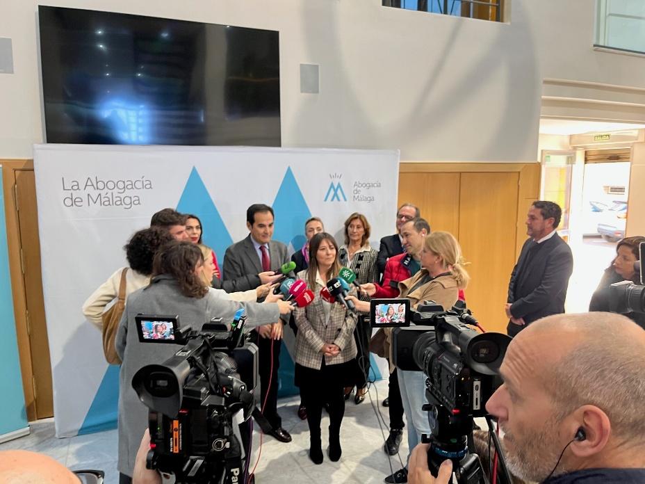 El Consejero de Justicia de la Junta de Andalucía visita el Colegio